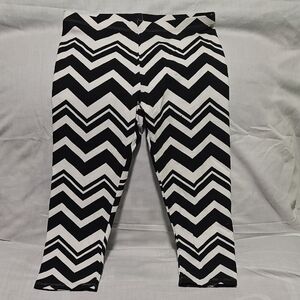 Faded Glory Black and White Chevron Leggings